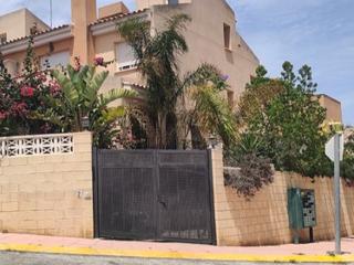 Casa aparellada a C/ tomás lloret lloret 2. Bonita casa muy luminosa