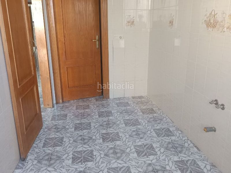 Foto f856ab7d-2fbb-4a54-9f92-f5a19053d529. Piso en moral 15 en Saucejo (El)