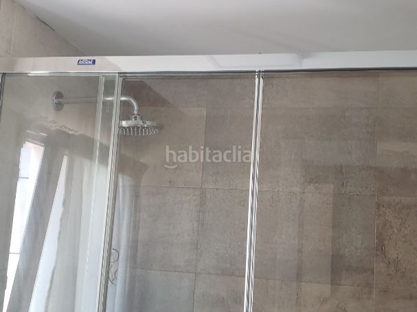 Foto 12de129c-cbd1-432b-bde3-add6547da1dd. Rent flat in avenida pontejos 3b in Los Castros Santander