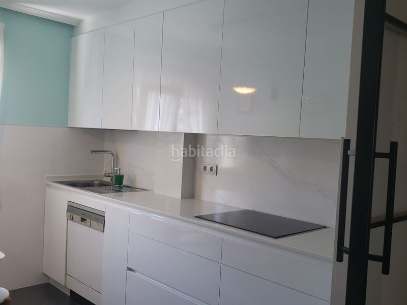 Foto 41a1fa99-ce5a-4988-92e3-5a2784227a65. Rent flat in avenida pontejos 3b in Los Castros Santander