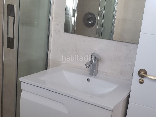 Foto c686c788-6be5-439c-9e7d-2709e86f4350. Rent flat in avenida pontejos 3b in Los Castros Santander