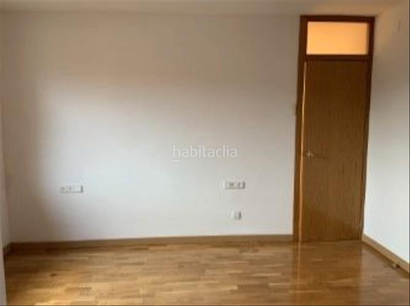 Foto 50a0f7f9-d2d4-4058-81da-dd5b64da7425. Alquiler dúplex en països catalans 6-12 preciós duplex amb jardí. tipus casa adosada . a 2 min de st cugat /hgc . lloguer llarga durada- disponible a partir d'octubre en Rubí