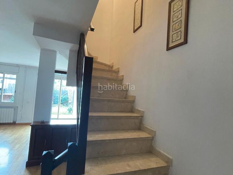 Foto f22cb884-f662-43fe-95d1-a5250e63ea1c. Alquiler dúplex en països catalans 6-12 preciós duplex amb jardí. tipus casa adosada . a 2 min de st cugat /hgc . lloguer llarga durada- disponible a partir d'octubre en Rubí