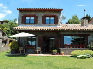 Casa adossada a Gra de fajol 3. Casa adosada en venda en el pueblo de molló.