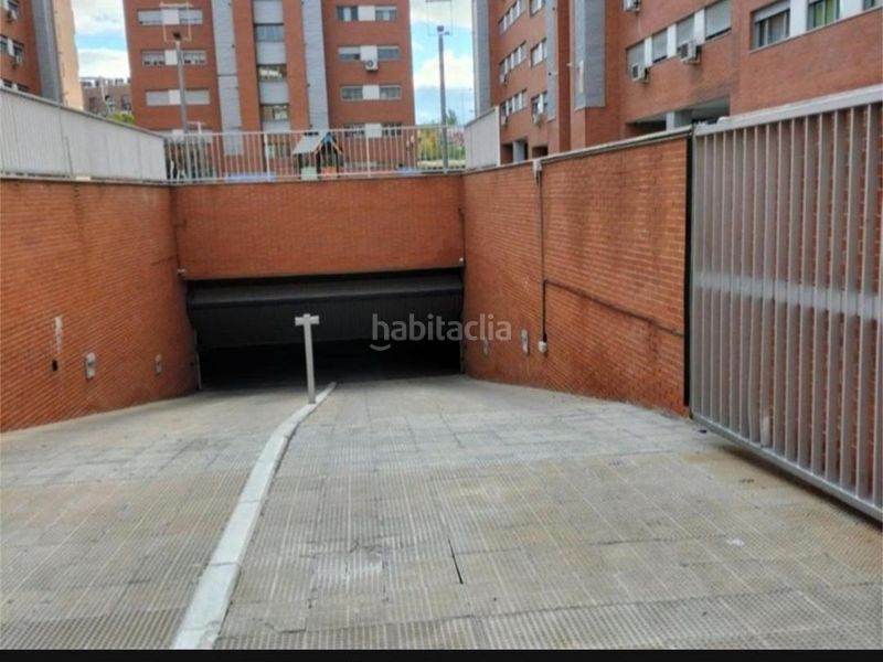 Foto aadcb363-ed4d-490f-8c0e-cbdeaffad186. Alquiler parking coche en abad juan catalan 10 alquiler de plaza de garaje al lado del cercanias de vicalvaro en Madrid
