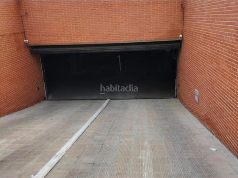 Foto cc902ae4-2b16-4a91-987e-5abaca645882. Alquiler parking coche en abad juan catalan 10 alquiler de plaza de garaje al lado del cercanias de vicalvaro en Madrid