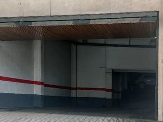 Location Parking voiture à C. emilio alarcos llorach 2. Amplia plaza de parking en pumarín
