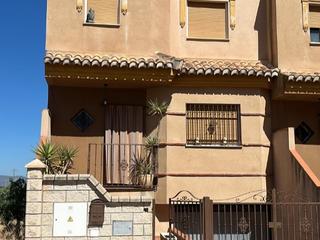 Casa adossada a Calle clara campoamor 16. Casa adosada