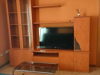Rent Flat in Avda. castilla la mancha  3. Se alquila piso céntrico en cuenca, preferiblemente para estudia