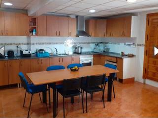 Casa adossada a Calle fortuna 3. Casa grande renovada