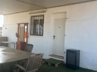 Casa a Calle julio castelo 8. Casita con parcela enorme muy bien situada
