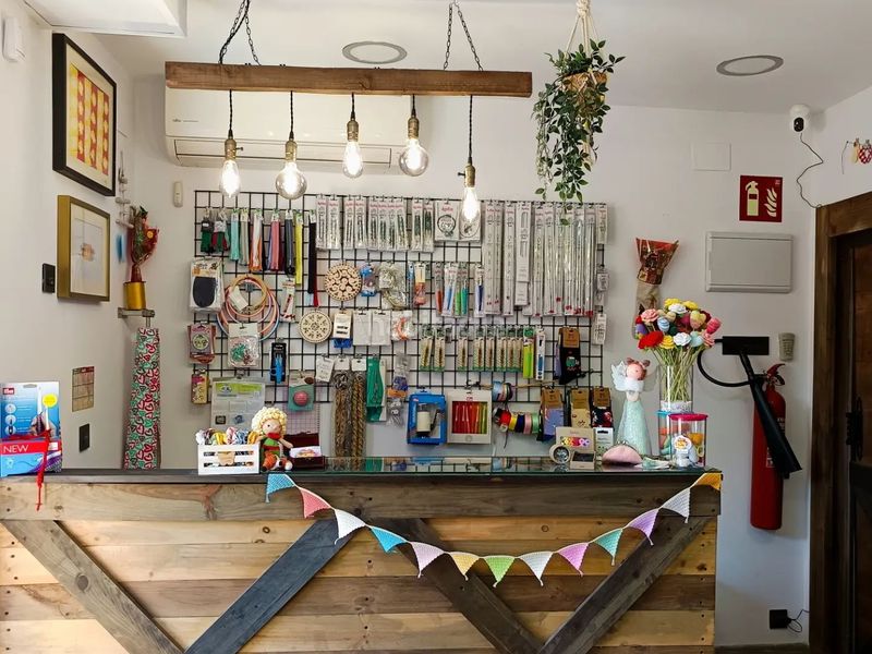 Foto a65b9691-b029-4949-b415-9a766add274a. Traspaso local comercial en carretera antigua de valencia 105 traspaso mercería creativa que funciona en Badalona