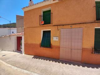 Casa en Doctor duarte 18. Espaciosa casa de pueblo