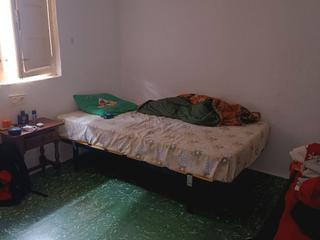 Casa aparellada a Calle san cayetano 13. Tranquilité et beauté du coin.