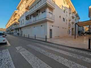 Lloguer Local Comercial a Plaça dels esports 1. Local comercial de 116 m2 en el centro al lado del centro de sal