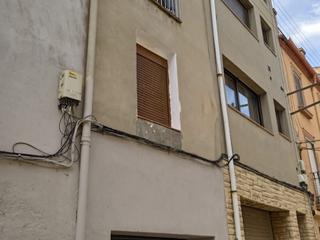 Pis a Carrer nou 43. Edificio de 3 plantas + garaje