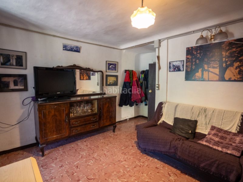 Foto b24c5d96-ed2b-452d-b768-8debcffcc0cb. Casa aparellada a sant antoni maria claret 8 a Mura