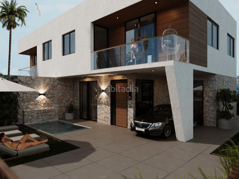 Foto bd7582db-33fb-4d7b-aa9c-fd4be6d3396a. Casa adossada a carrer santander 9 a mar Cambrils Cambrils