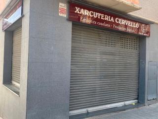Lloguer Local Comercial a Carrer mayor 26. Local equipago con camara frigorifica y mostrador