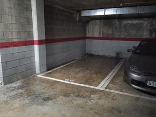 Parking voiture à Calle enric morera 70. Maniobra muy fácil,menos desgaste de freno y embrague