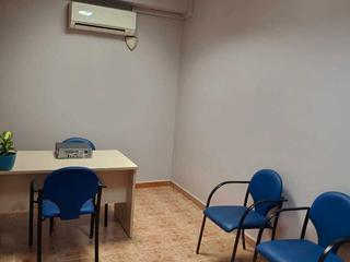 Location Local commercial à Gran via de les corts catalanes 997. Local con 15 salas listo para trabajar, 500m2.