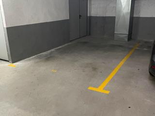 Miete Autoparkplatz in Passeig roman fabra 27. Alquiler plaza parking grande