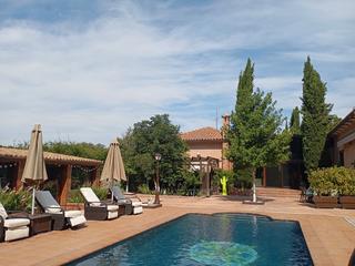 Chalet à Calle ebro 85. Tu oasis  en villaviciosa de odón!