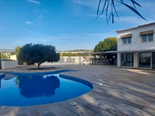 Casa a Partida los pinos 7. 5 habitaciones y 4 baños en calpe