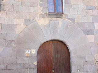 Casa a Carrer de l'armentera 7. Casa catalogada del siglo xvi con jardín y terreno agrícola  agr