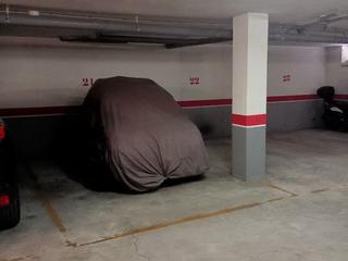 Aparcament cotxe a Calle rey emperador 7. Parking en comunidad pequeña y tranquila  en zona cruceroen leon