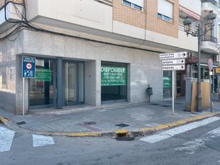 Lloguer Local Comercial a Plaza creu de quintana  9. Local céntrico, esquinero y luminoso