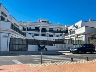 Local commercial à Avenida almensilla 23. ¡oportunidad!