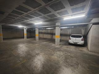 Parking voiture à Carrer d'avinyó 101. ¡oportunidad de inversión en terrassa! plazas de parking a la ve