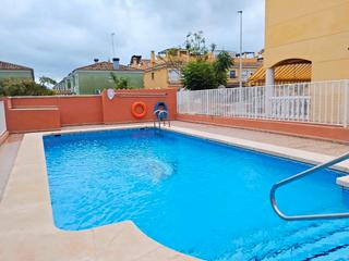 Casa adossada a Avenida cientific aveli corma 11. ¡exclusivo adosado con piscina y plaza de garaje en venta!