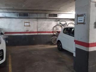 Parking coche en Carrer de valència 615