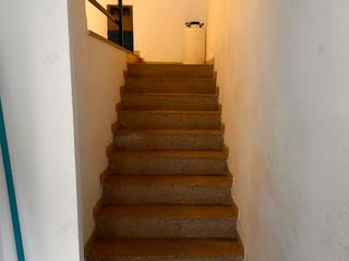 Local Comercial a Abat llort 19. Interior en dos niveles y amplio ventanal