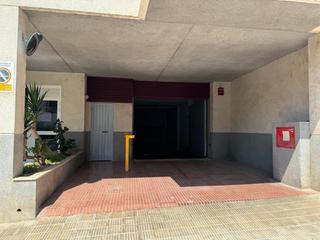 Lloguer Aparcament cotxe a Carrer camp vell 8. Puerta automatica