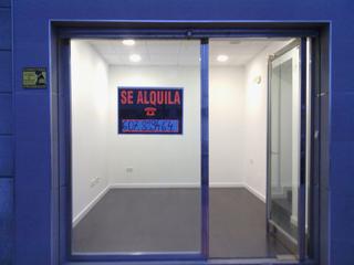 Location Local commercial à Periodista enrique llanes 2. Local ideal para oficinas.