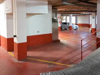 Lloguer Aparcament cotxe a Goya 10. Plaza de garaje amplia para coche grande y moto.