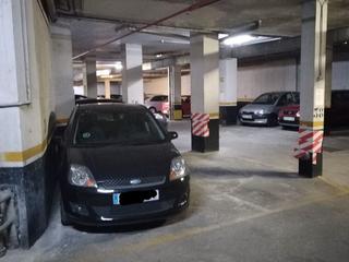 Parking coche en Calle vinateros  36. Buen ubicación