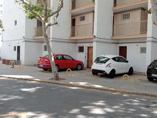 Apartamento en Osca 4. Apartamento ocupado ilegalmente por una persona. no puede visita
