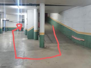 Aparcament cotxe a Bartomeu  robert 44. Venta parquing coche y moto.