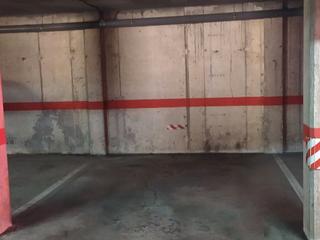 Aparcament cotxe a Avenida de madrid  91. Parking av madrid
