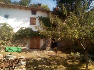 Casa a Bajada al rabal 21. Amplio patio buena orientacion y privacidad. a reformar.