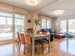 Erdgeschoss in Teresa perales 2. Piso bajo de 164m2 (127m2 útiles) con jardín privado de 235m2 qu