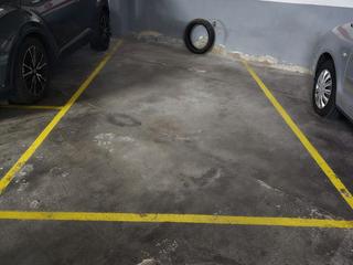 Aparcament cotxe a Mestre nicolau 33. Parking cotxe mitjà