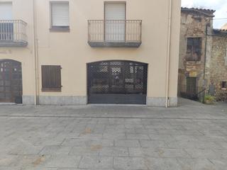 Local Comercial a Plaça del convent  5. Local comercial de 98 m2 situat en el casc històric de breda.