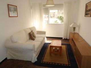 Rent Flat in Rúa da cruz vermella 3. Piso renovado en plaza de barcelos