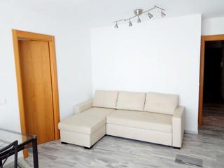 Pis a Av ronda del estero 73. Piso con encanto en planta baja, con gran ventanal y patio priv