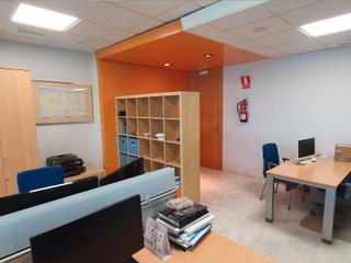 Bureau à Calle industria 3. Oficina en metropol ii mairena del aljarafe (pisa) equipada y li